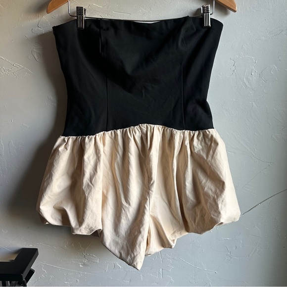 Maeve Bubble Hem Romper Tan and Black with smocked back Sz M - Picture 3 of 16
